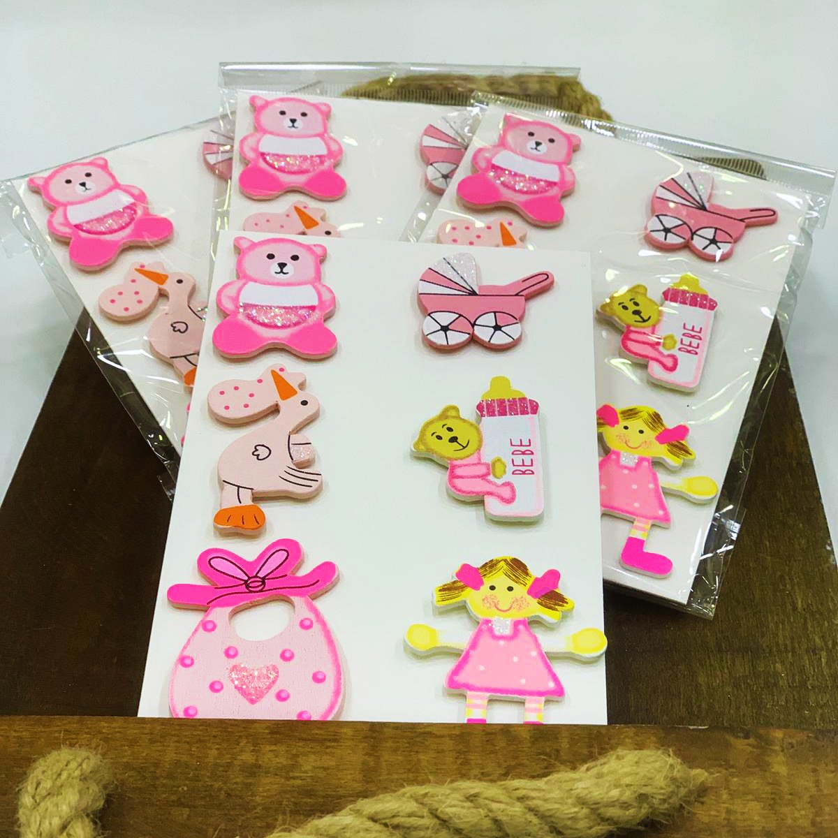 Ahşap Bebek Sticker Yapışkanlı 12 Adet