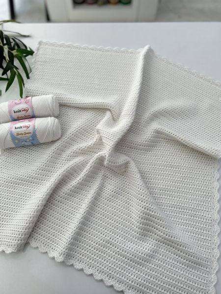 Basic Beyaz Bebek Battaniyesi