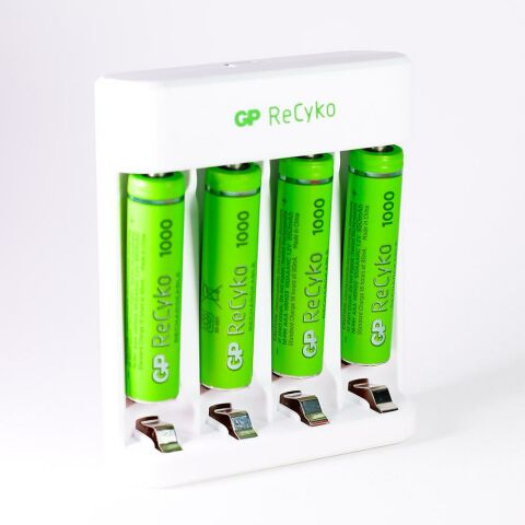 Gp Recyko Şarj Cihazı ve 4x1000 Mah AAA Pil