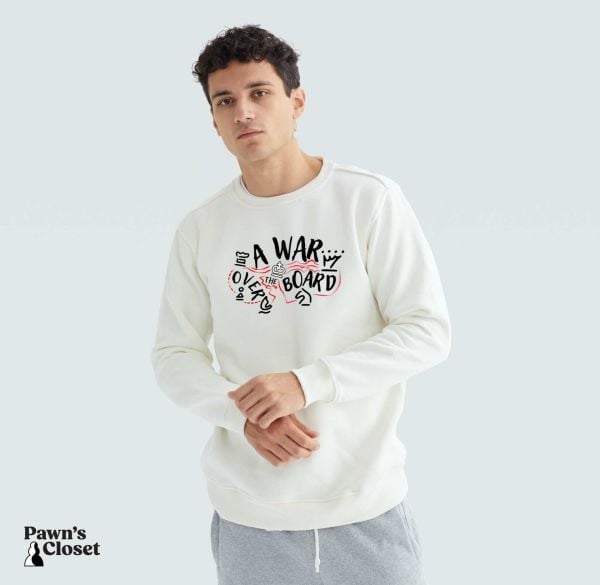 Pawn's Closet™ A War Over the Board Beyaz Sweatshirt