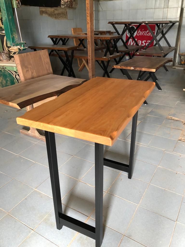 Doğal Göknar Ağacı Üst Tabla Naturel Kayın Rengi Mat Siyah Boyalı Kayın Ağacı Ayaklarla Kütük Bar Masası 110x60x105 cm