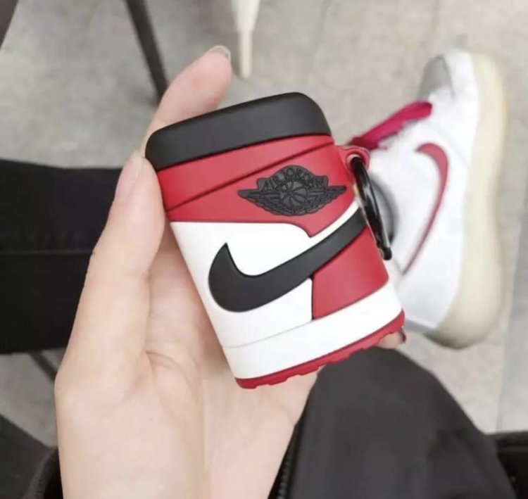 Kırmızı Sneaker Desenli AirPods Kılıf
