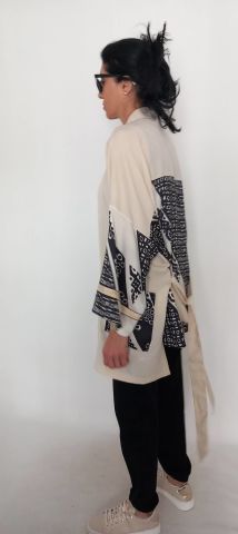 Bej Rengi  Siyah Desnli Kimono modeli ceket