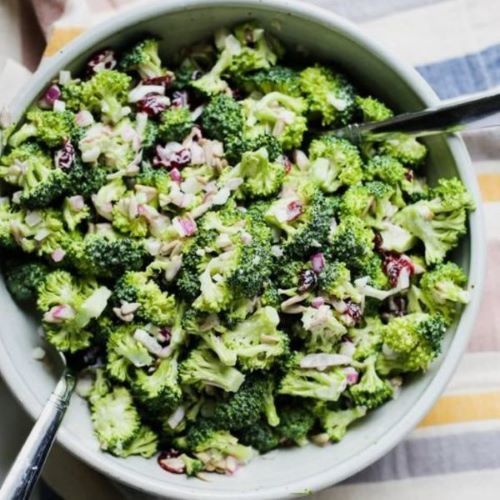 AVOKADO SOSLU BROKOLİ SALATASI