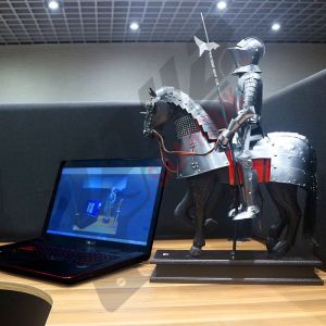 STERLING Iron Knight Atlı Dekoratif Süs