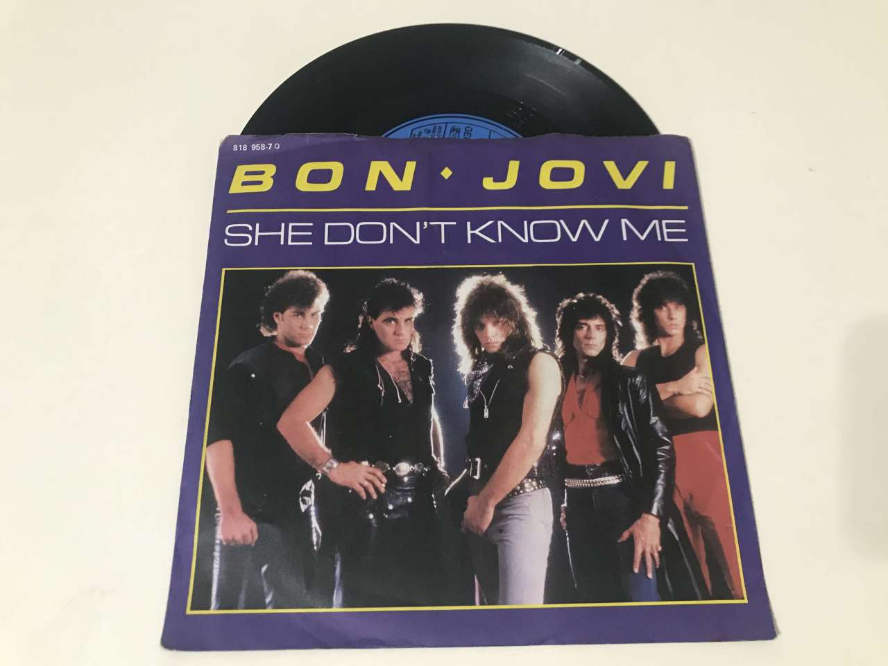 Bon Jovi – She Don't Know Me