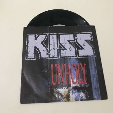 Kiss – Unholy