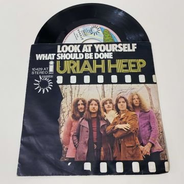 Uriah Heep – Look At Yourself