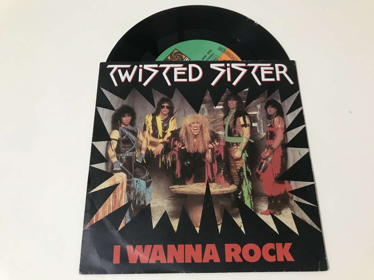Twisted Sister – I Wanna Rock