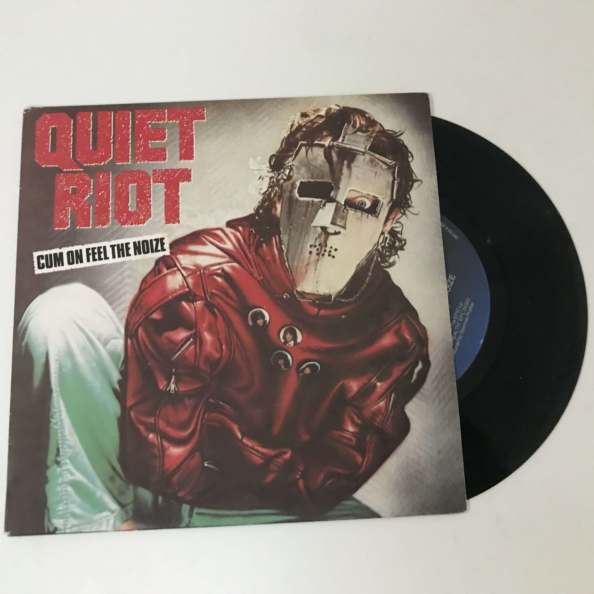 Quiet Riot – Cum On Feel The Noize