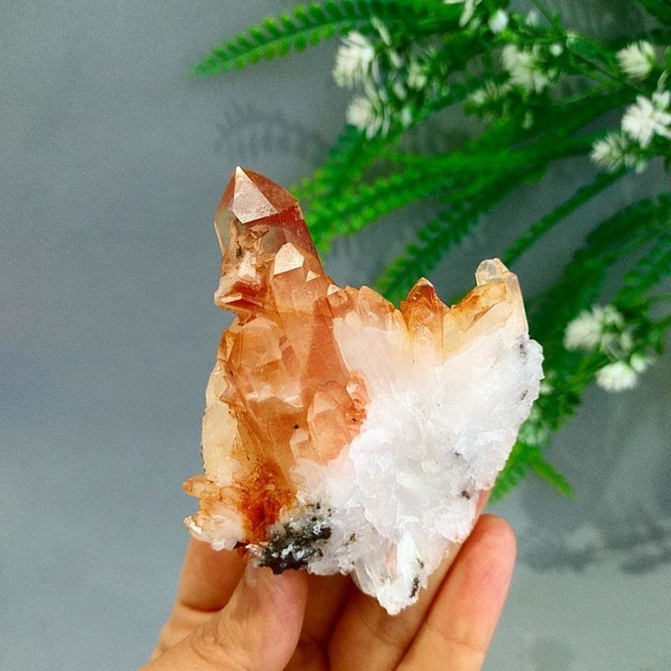 Kırmızı Kuvars Kristal Kümesi 128 gr