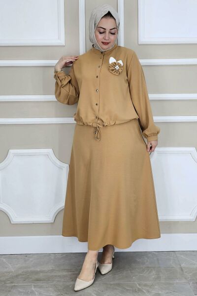 PYS KADIN ÇİÇEK BROŞ DETAYLI GÖMLEK ETEK TESETTÜR TAKIM CAMEL - 4 BEDEN