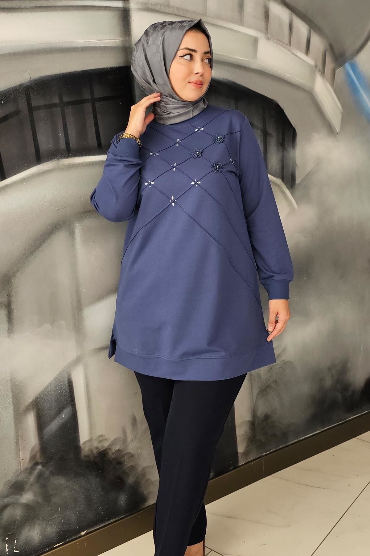 KADIN DİKME VE TAŞ DETAYLI TESETTÜR TUNİK İNDİGO - 4 BEDEN