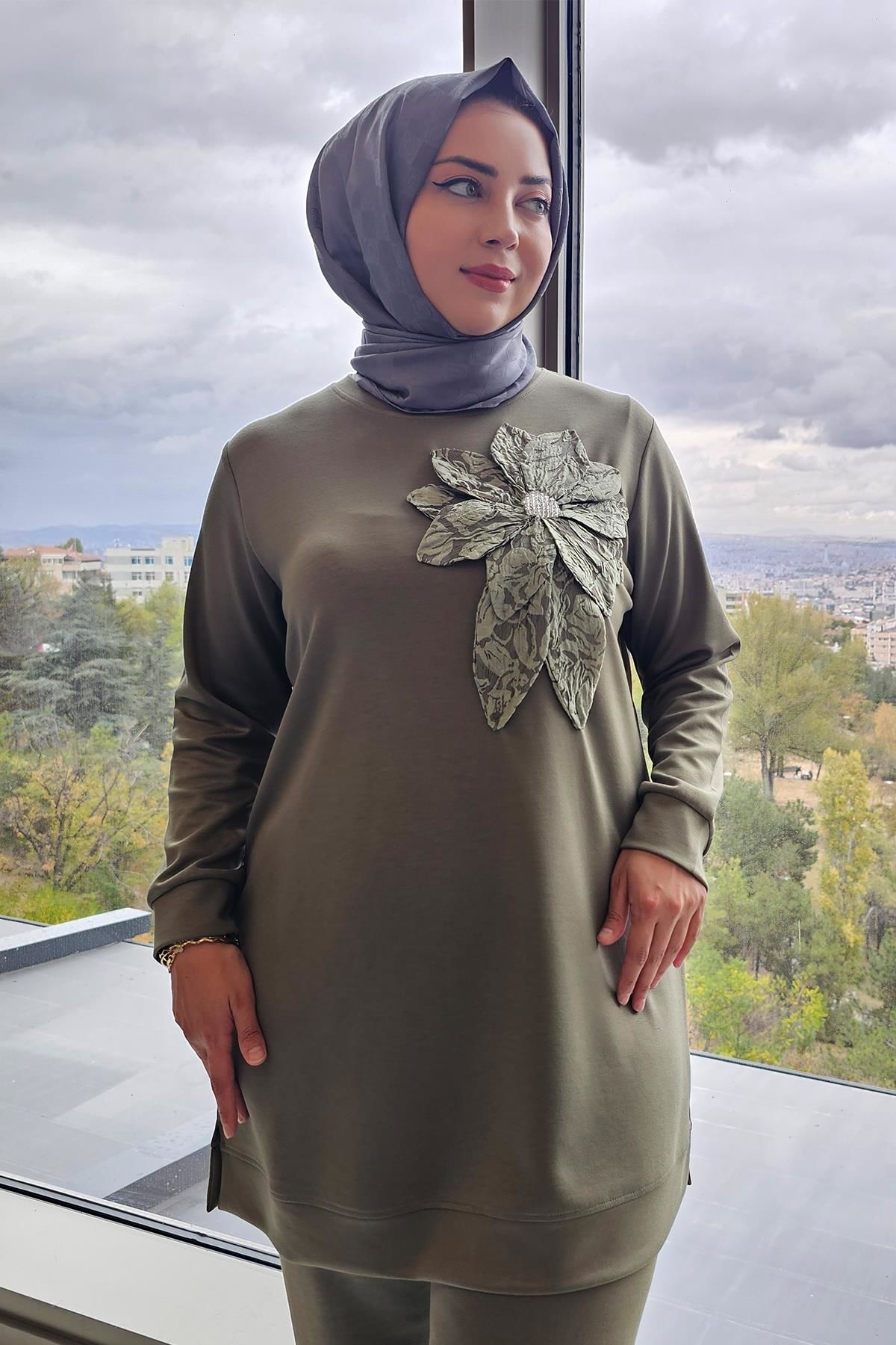 KADIN DİKME ÇİÇEK DETAYLI TESETTÜR TAKIM HAKİ - 3 BEDEN