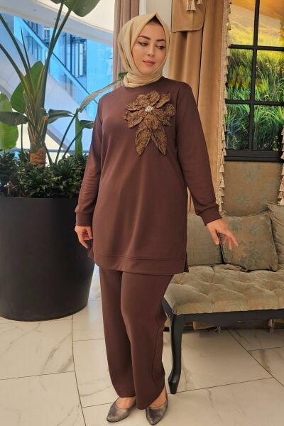 KADIN DİKME ÇİÇEK DETAYLI TESETTÜR TAKIM KAHVERENGİ - 2 BEDEN