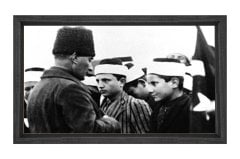 Atatürk Öğrencilerle Tablosu