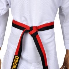 HAŞADO Taekwondo Nakışlı Pum Kırmızı Siyah Kuşak (Türkçe ve Korece Nakışlı Taekwondo Yazılı)