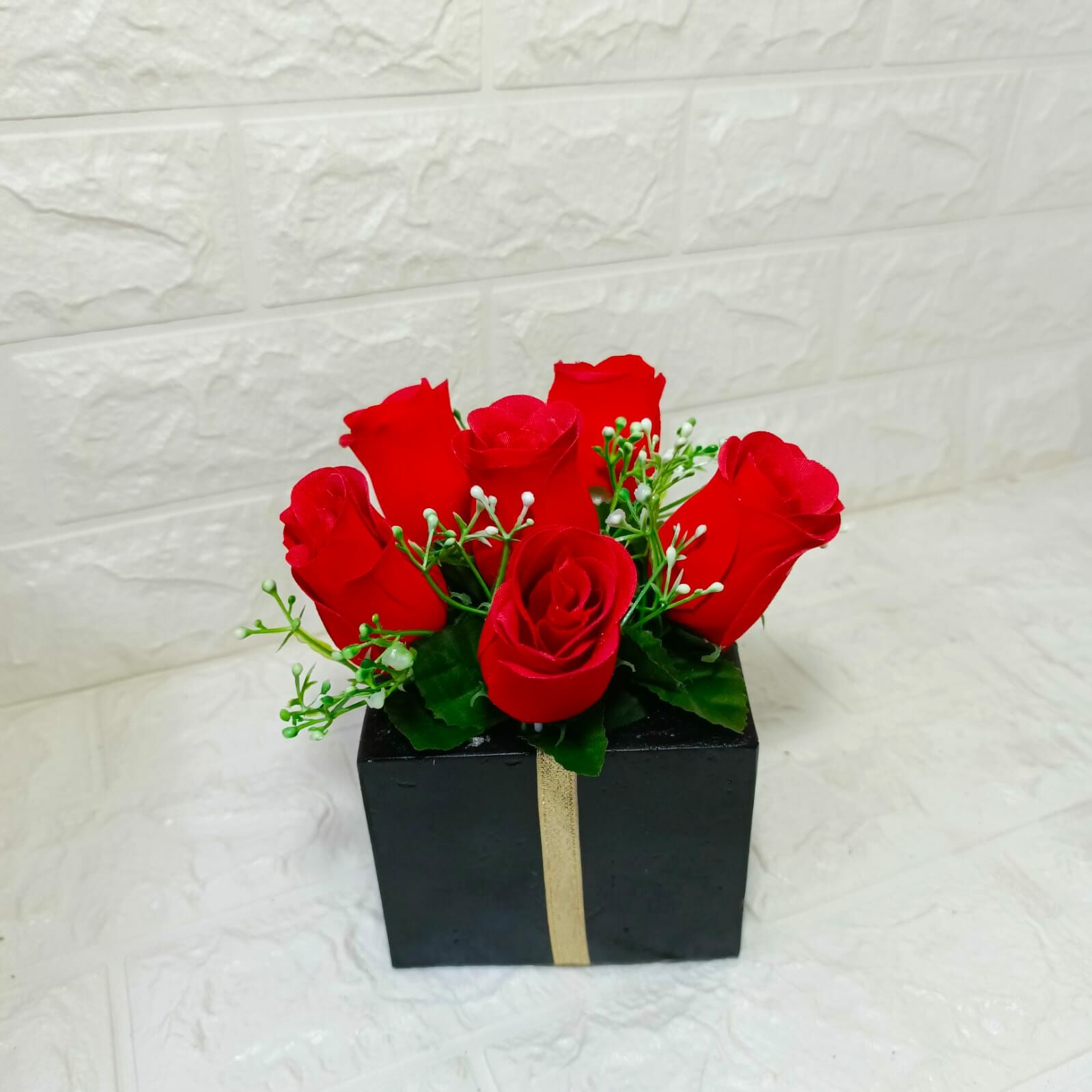 Kırmızı Güller Küp Saksı-Sevgililer Günü Hediyesi