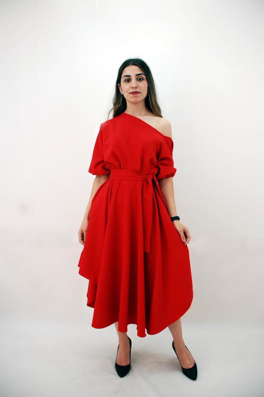 Düşük Omuz Kırmızı Kloş Elbise