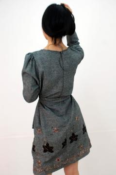 Yuvarlak Yaka Nakışlı Kuşaklı Antrasit  Mini Elbise