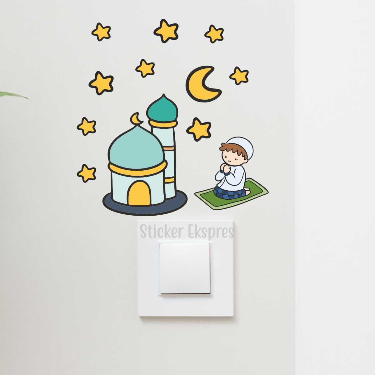 Dua Eden Çocuk Cami Hilal Ve Yıldızlar R2 Ramazan Priz Üstü Sticker