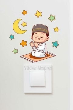 Namaz Kılan Erkek Çocuk Hilal Ve Yıldızlar R4 Ramazan Priz Üstü Sticker