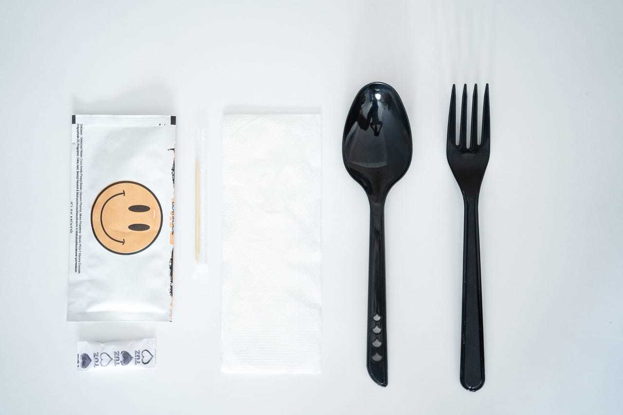 Lüks Siyah Plastik 6'lı Yemek Seti 100 Adet
