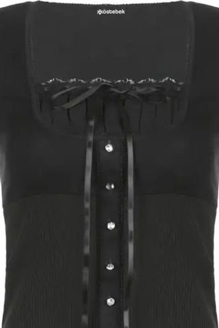 Siyah Düğme Ve Kurdele Detaylı Dantel Yaka Crop T-Shirt