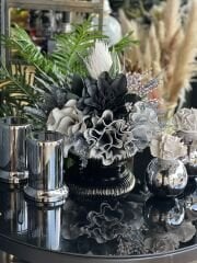 Yapay çiçekli yassı vazo çiçekli ikili mercan ve ikili mumluk set /gümüş