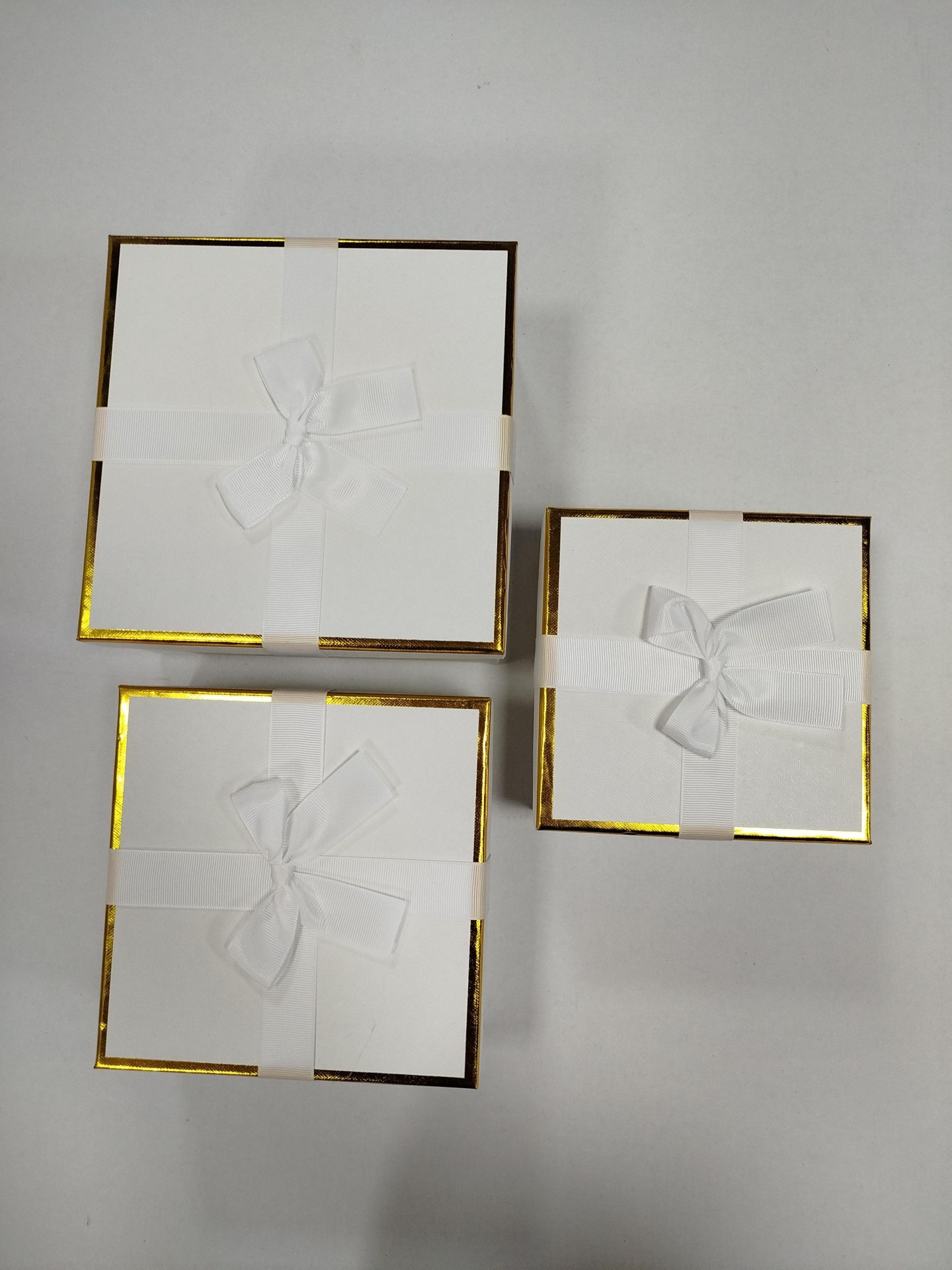 Sevgililer Günü Küçük Kare Kutu 3'lü Beyaz Gold Detaylı 125262
