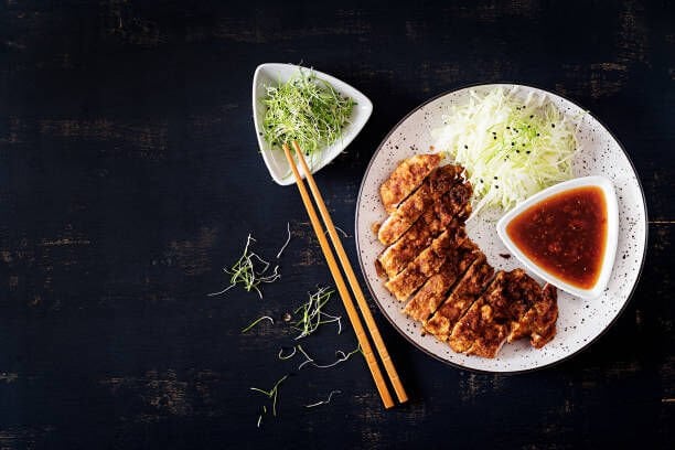 Japon Mutfağının Klasik Tatlarından: Tonkatsu (Japon Kızarmış Domuz Pirzola) Tarifi