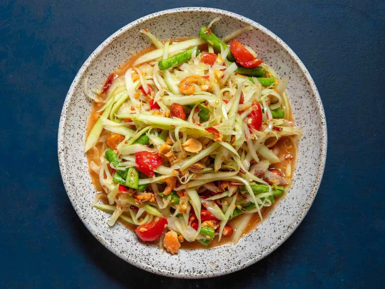 Thai Mutfağının Taze ve Lezzetli Salatası: Som Tam (Yeşil Papaya Salatası) Tarifi