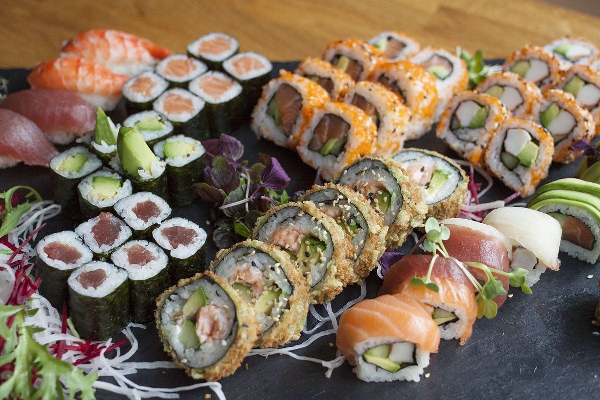 Sushi Sepeti ile Yunan Mutfağının Sağlıklı Seçenekleri: Moussaka ve Daha Fazlası