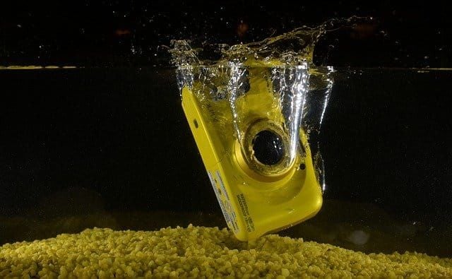Hepimizin İmrenerek Baktığı Yarı Su Altı Fotoğrafları Nasıl Çekiliyor?