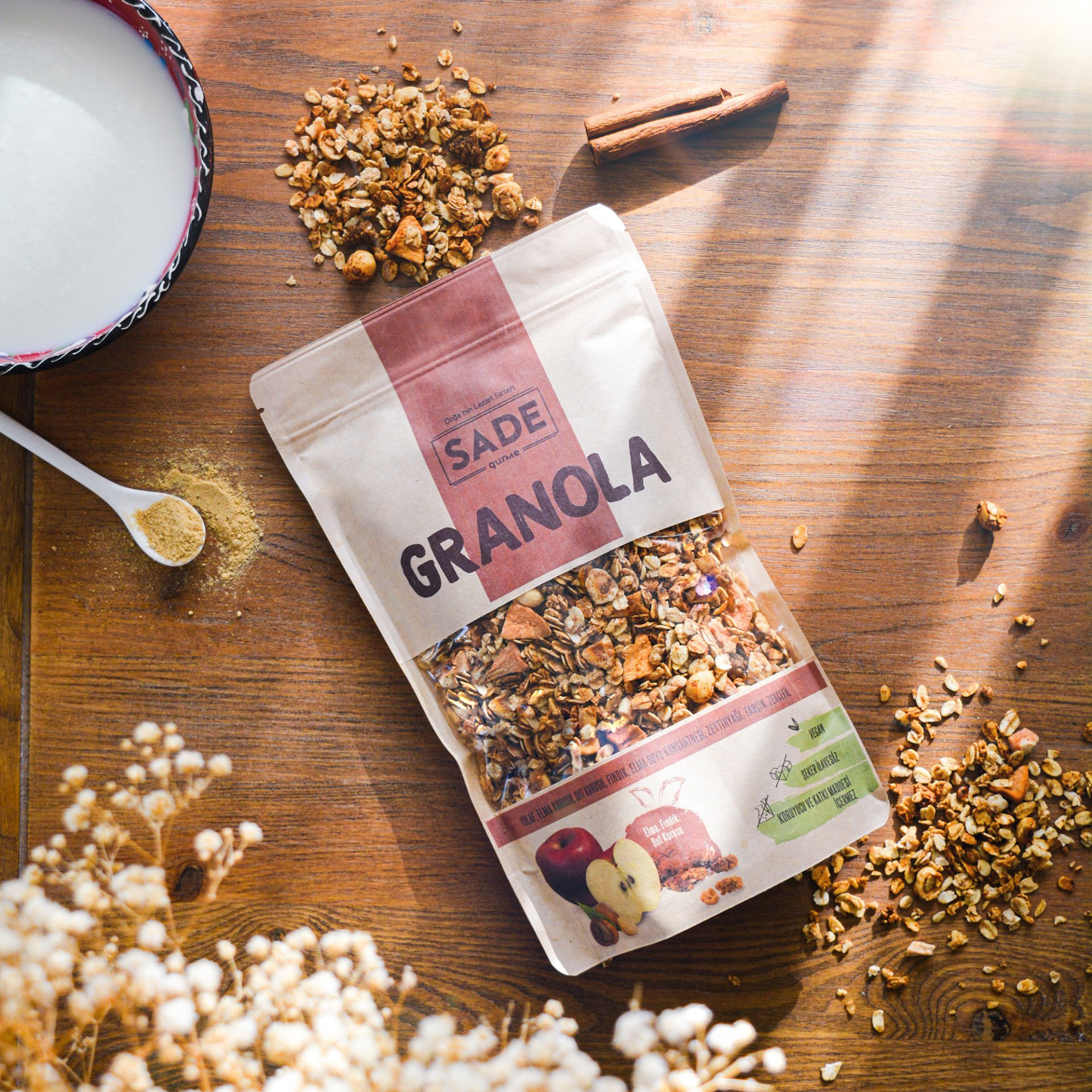 Sade Gurme Elma-Dut Kurusu-Fındıklı Granola 360 gr