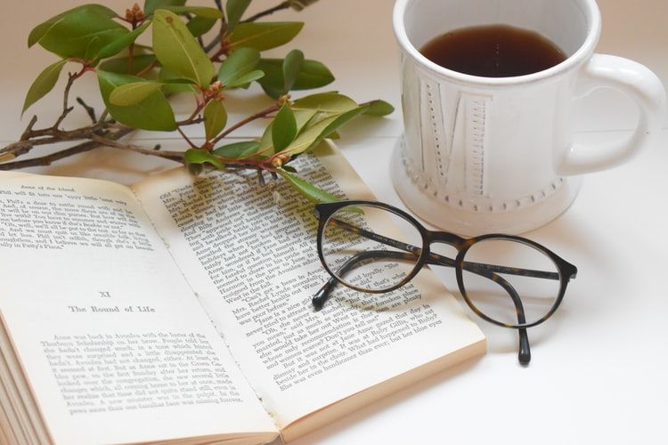 Çayını Yudumlarken Keyifle Okuyabileceğin 9 Harika Kitap