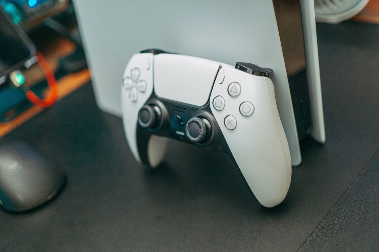 Sony PlayStation 5: Oyun Dünyasında Bir Devrimin Analizi