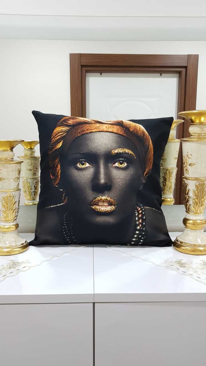 Siyah & Gold Gold Kolyeli Siyah Zenci Desenli Dekoratif Kırlent Kılıfı