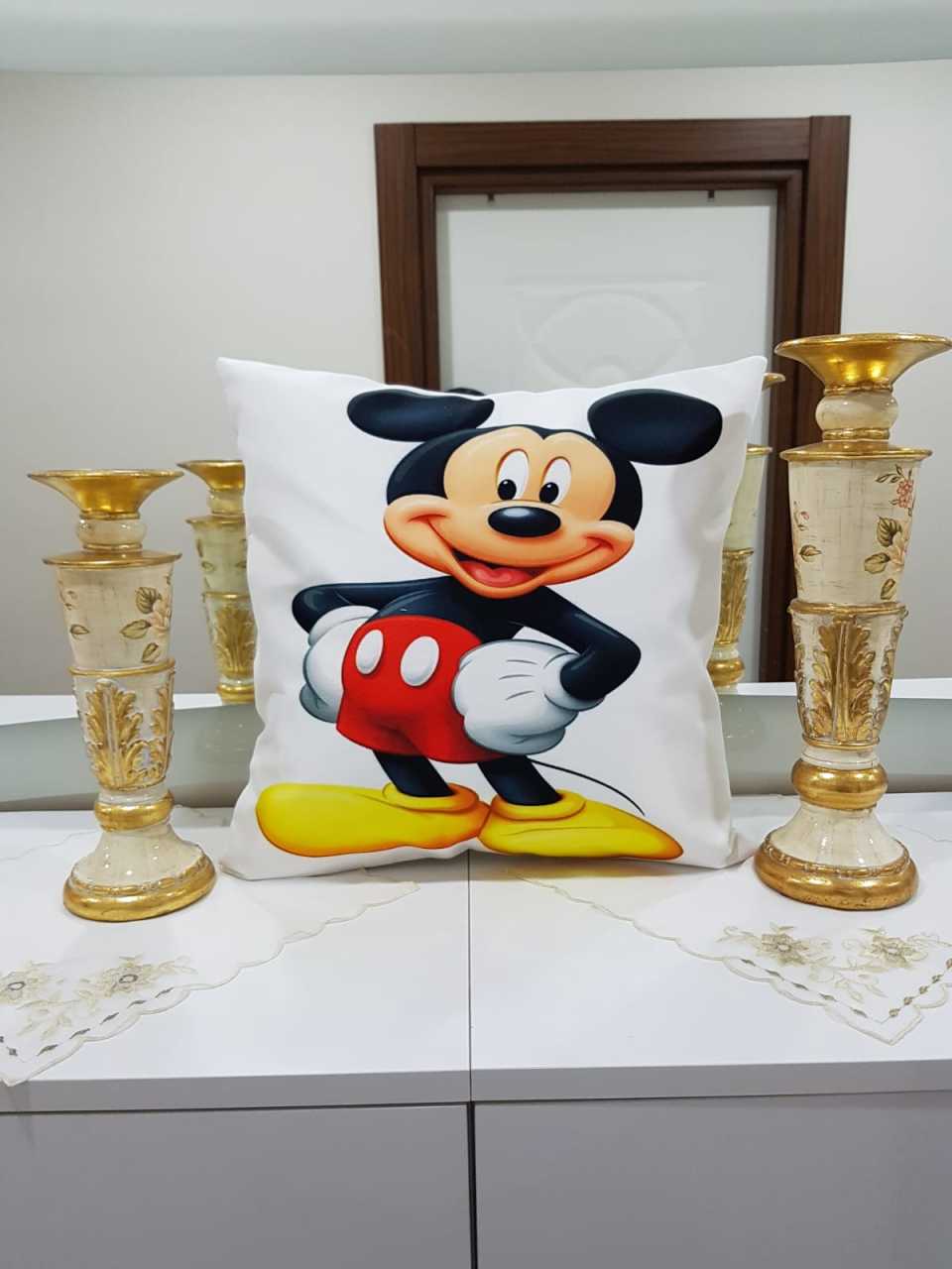 Kırmızı & Siyah Miki Mouse Desenli Dekoratif Kırlent Kılıfı