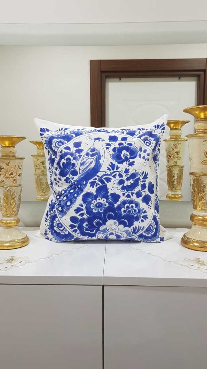 Mavi & Beyaz Tavuzkuşu Motif Çini Desenli Dekoratif Kırlent Kılıfı