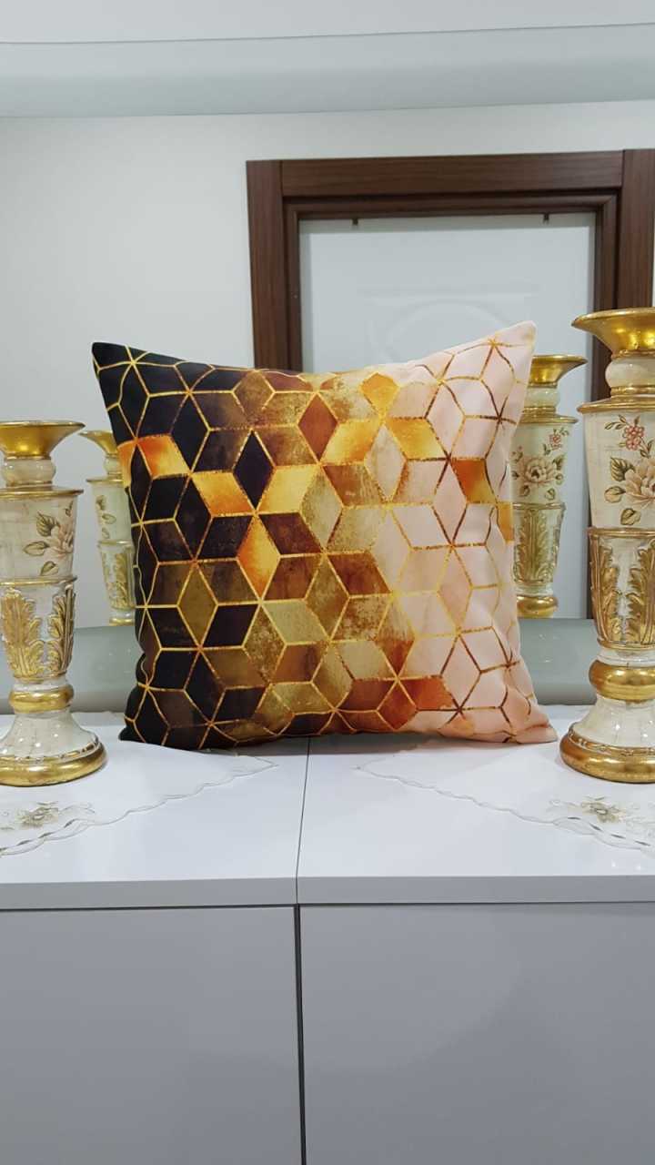 Sarı & Kahve Balköpüğü Küp Desenli Dekoratif Kırlent Kılıfı