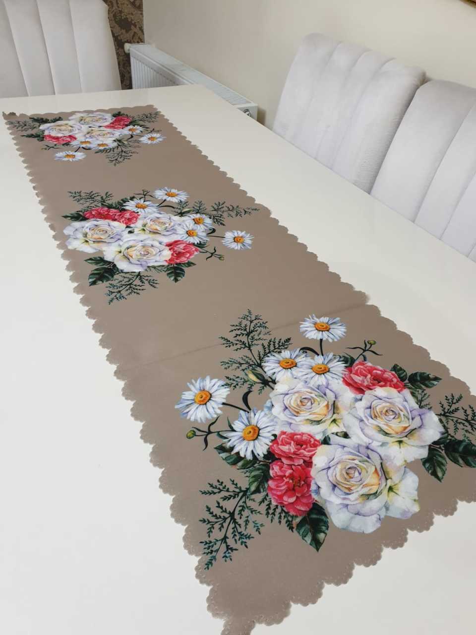 Kahverengi Desenli Çiçekli - Papatya Çiçek Dekoratif Runner Örtü