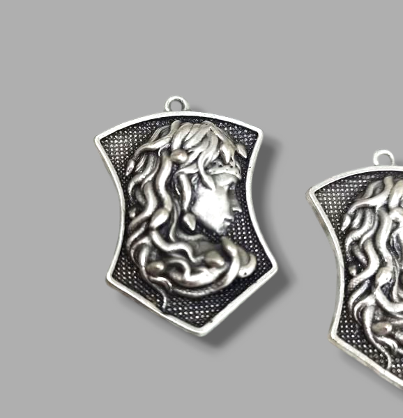 Medusa Madalyon Kolye Ucu