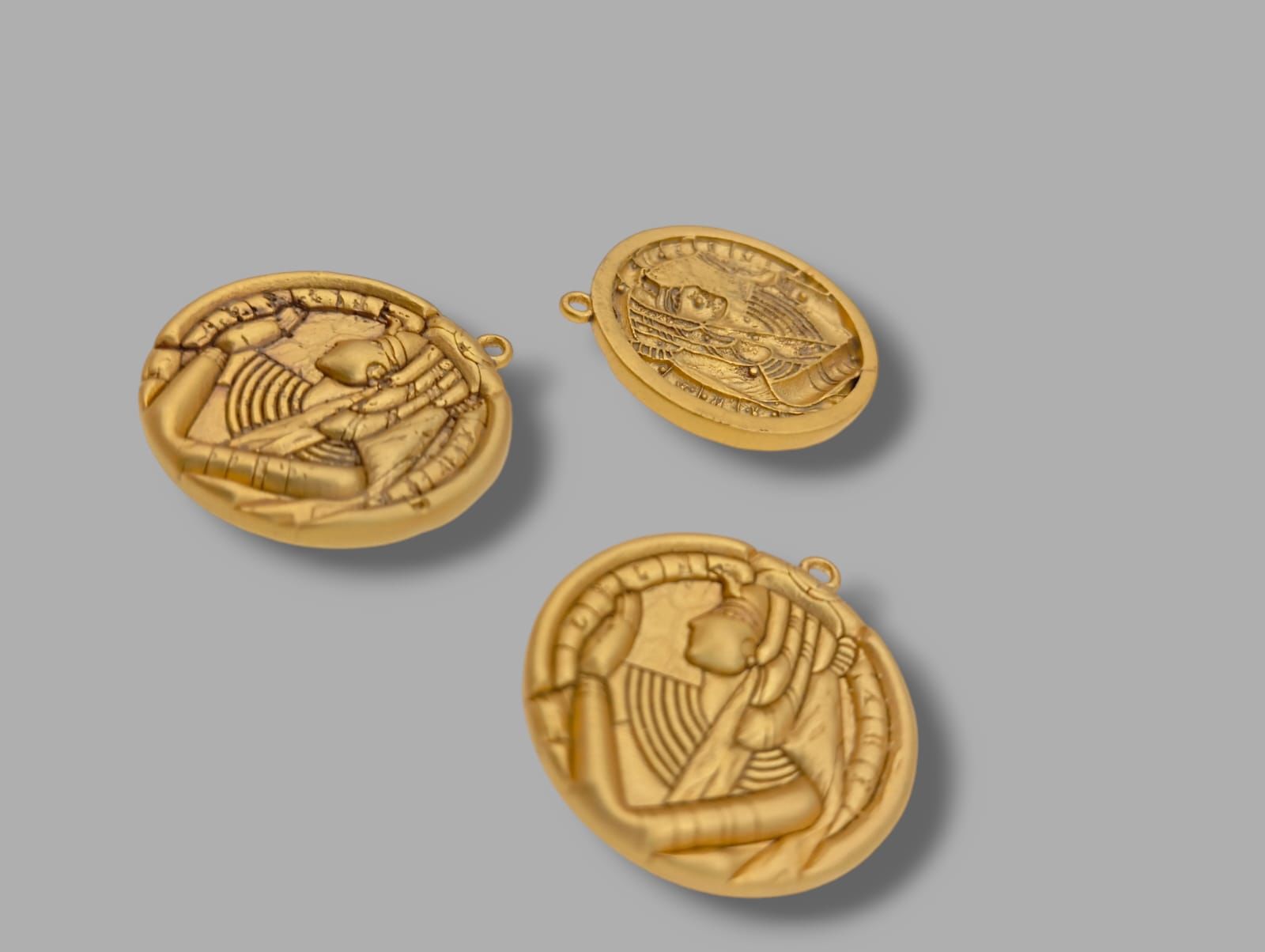 Garantili ve Alerji Yapmaz Mat Altın Kaplama Nefertiti Sallantı