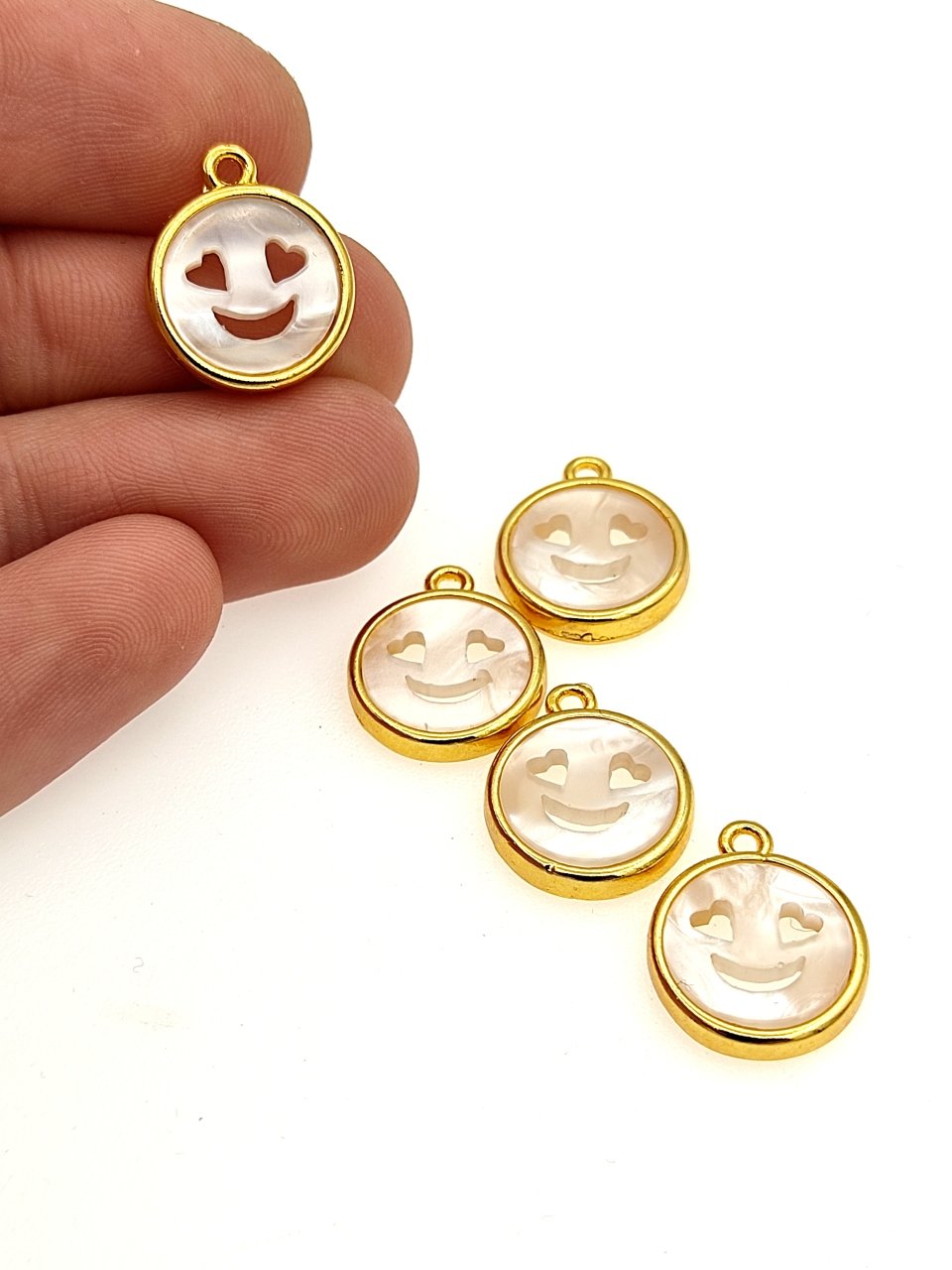 Altın Kaplama Sedef Emoji Sallantı