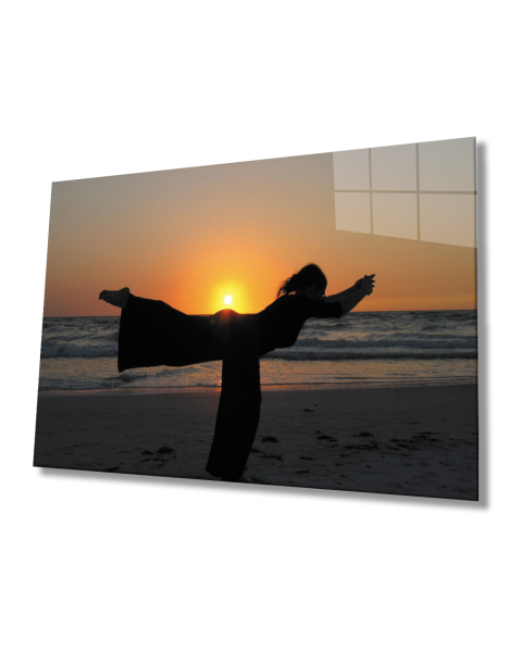 Gün Batımı Deniz Manzarası Sahilde Yoga Yapan Kadın  Cam Tablo  4mm Dayanıklı Temperli Cam
