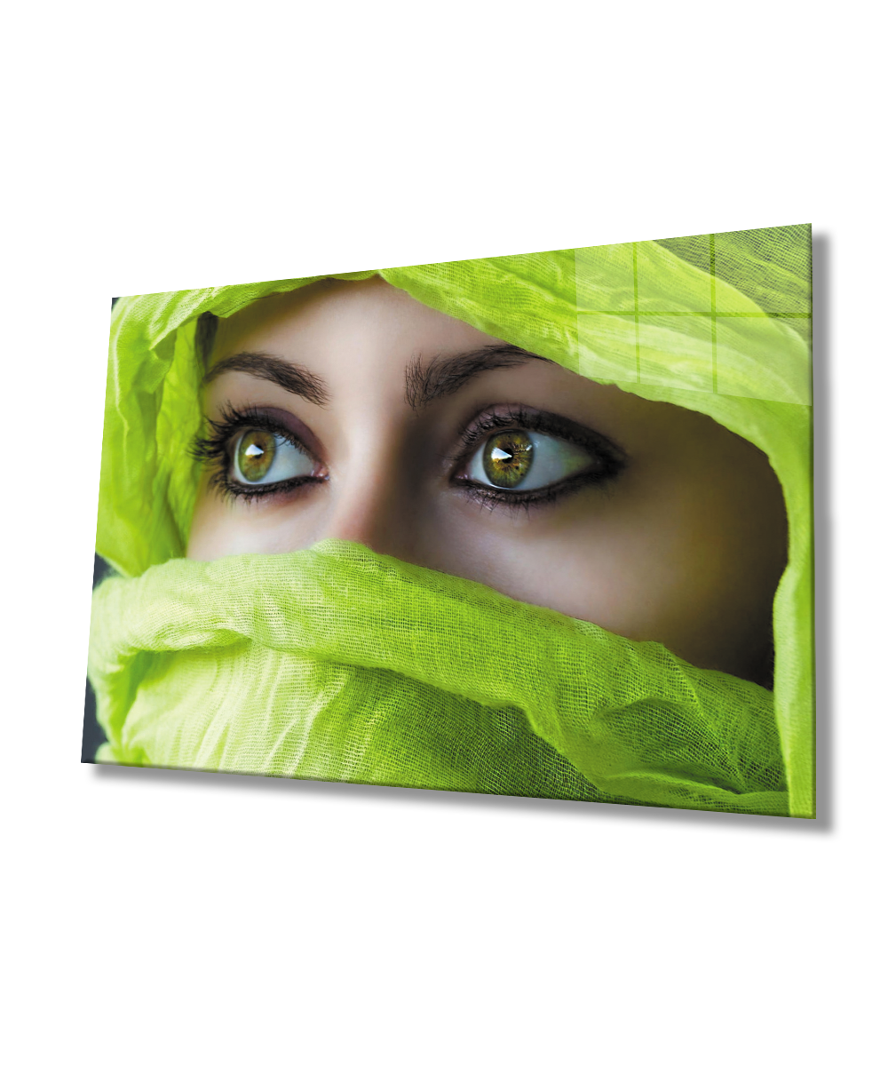 Yeşil Başörtülü Kadın  Cam Tablo  4mm Dayanıklı Temperli Cam  Green Hijab Woman Glass Wall Art
