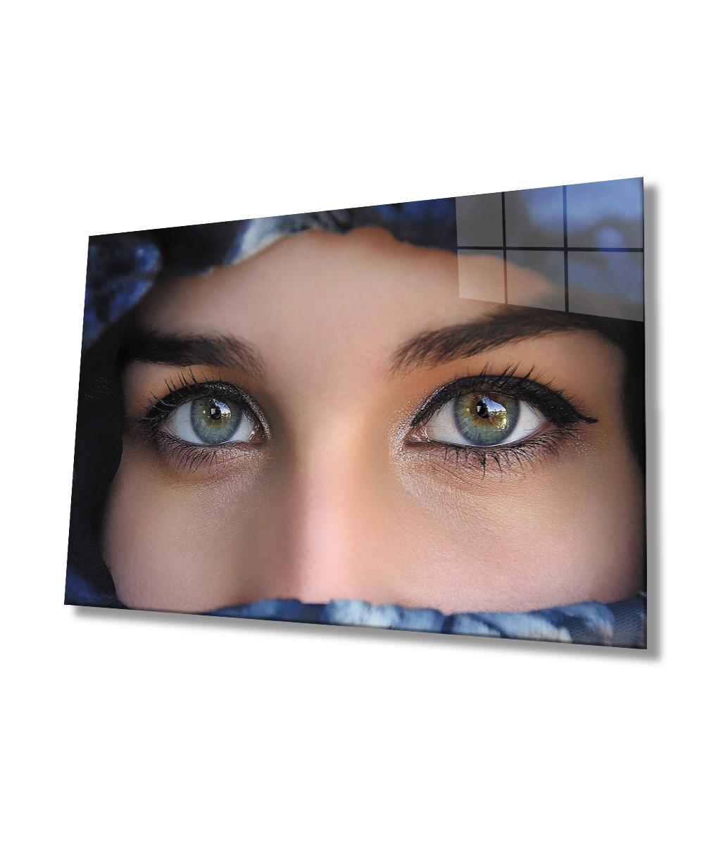 Mavi Başörtülü  Mavi Yeşil Gözlü Kadın Cam Tablo  4mm Dayanıklı Temperli Cam Blue Green Eyed Woman in Blue Headscarf Glass Wall Art