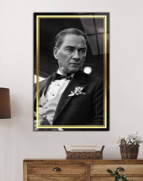 Atatürk Siyah Beyaz Dikey Cam Tablo Hediyelik Büyük Tablo Ev Ofis Dekoru