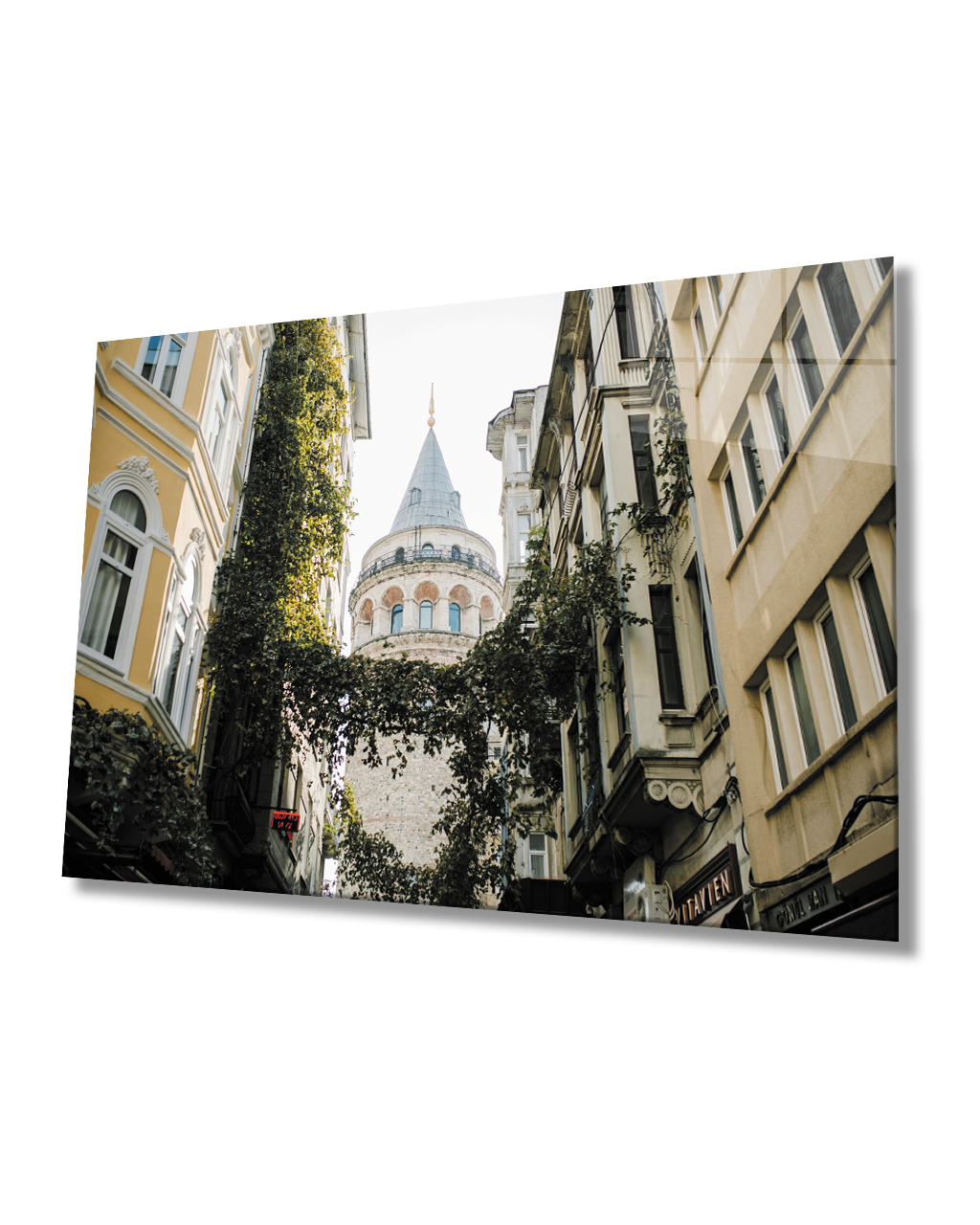 İstanbul Sarmaşıklı Sokak ve Galata Manzaralı 4mm Dayanıklı  Cam Tablo Temperli Cam